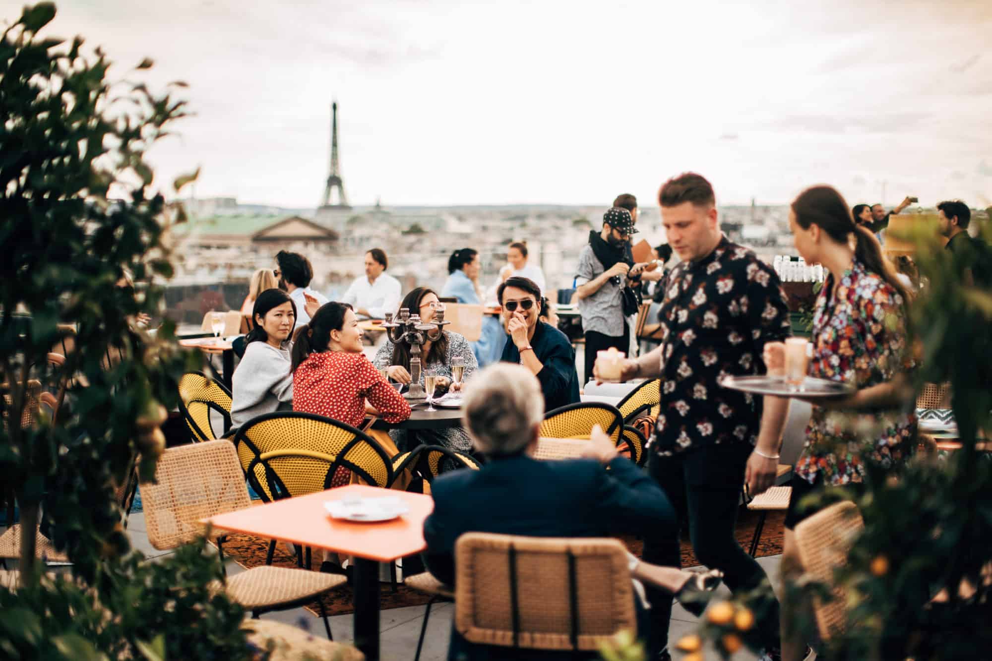 Paris Nightlife Guide – Rooftop Bars, Jazz Clubs & Cabarets