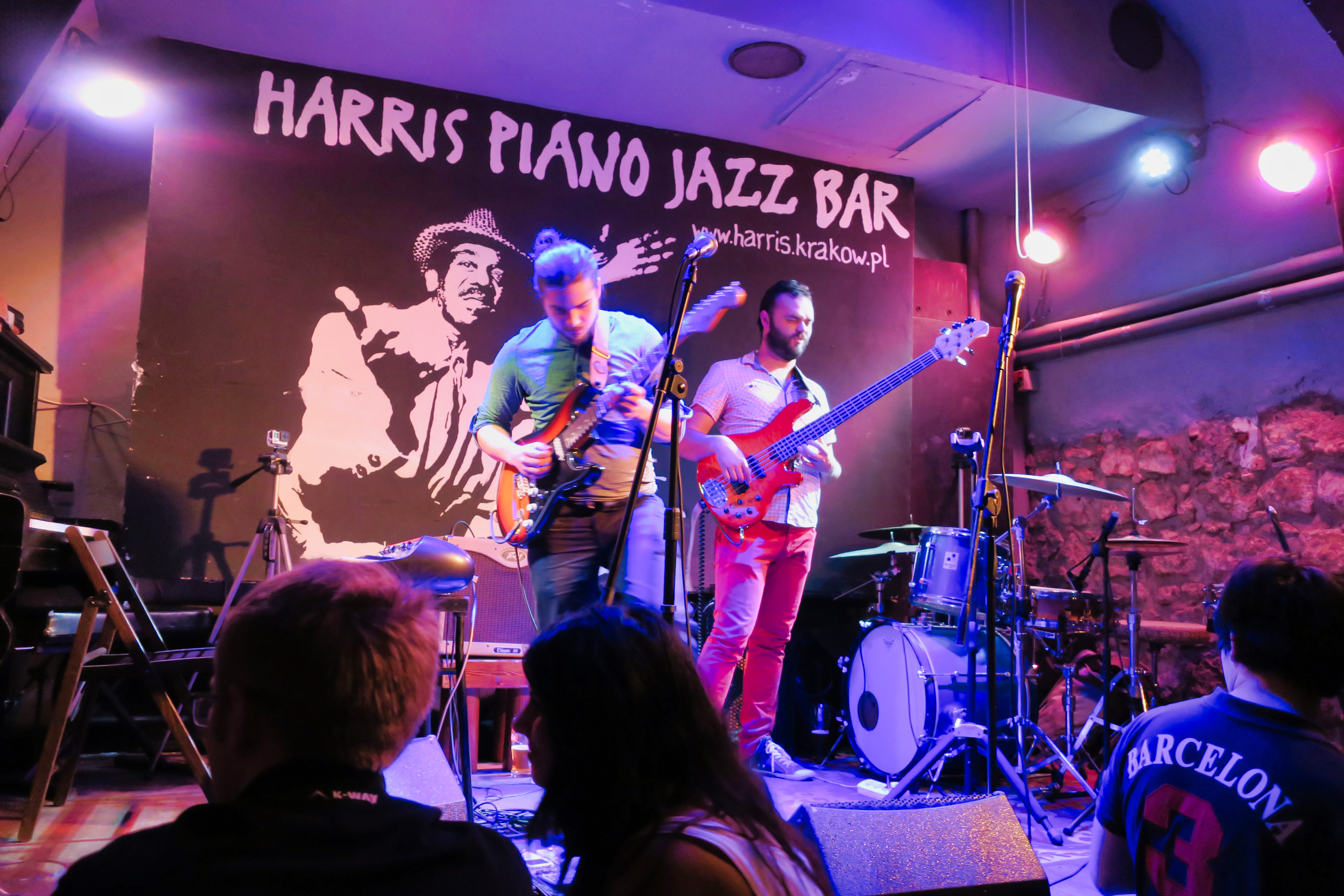 Paris Nightlife Guide – Rooftop Bars, Jazz Clubs & Cabarets