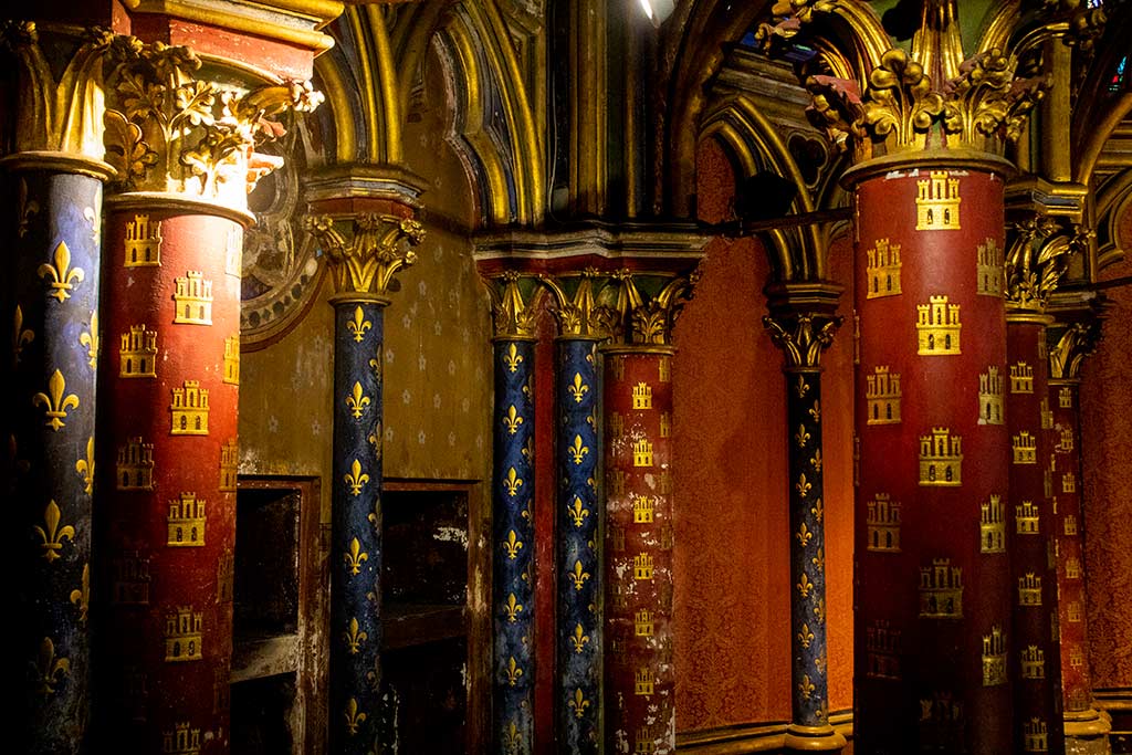 Image of decorated pillars in Sainte Chapelle