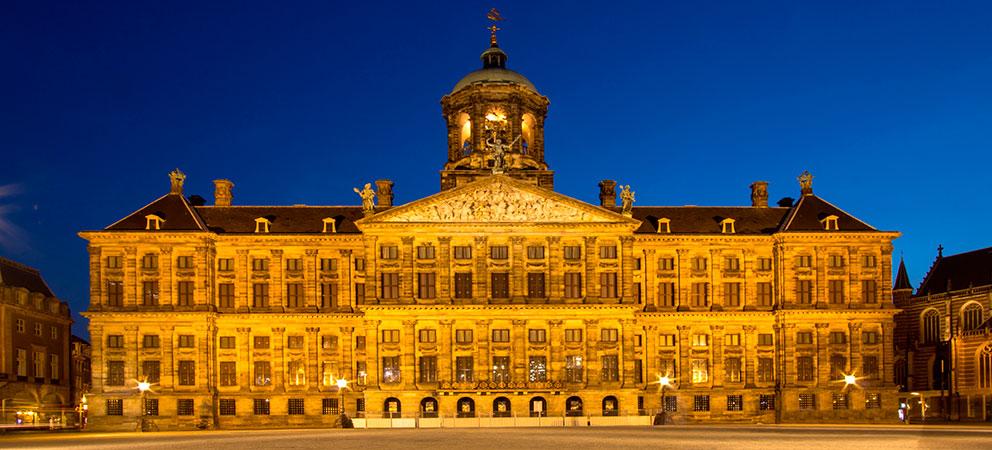 Royal Palace at night